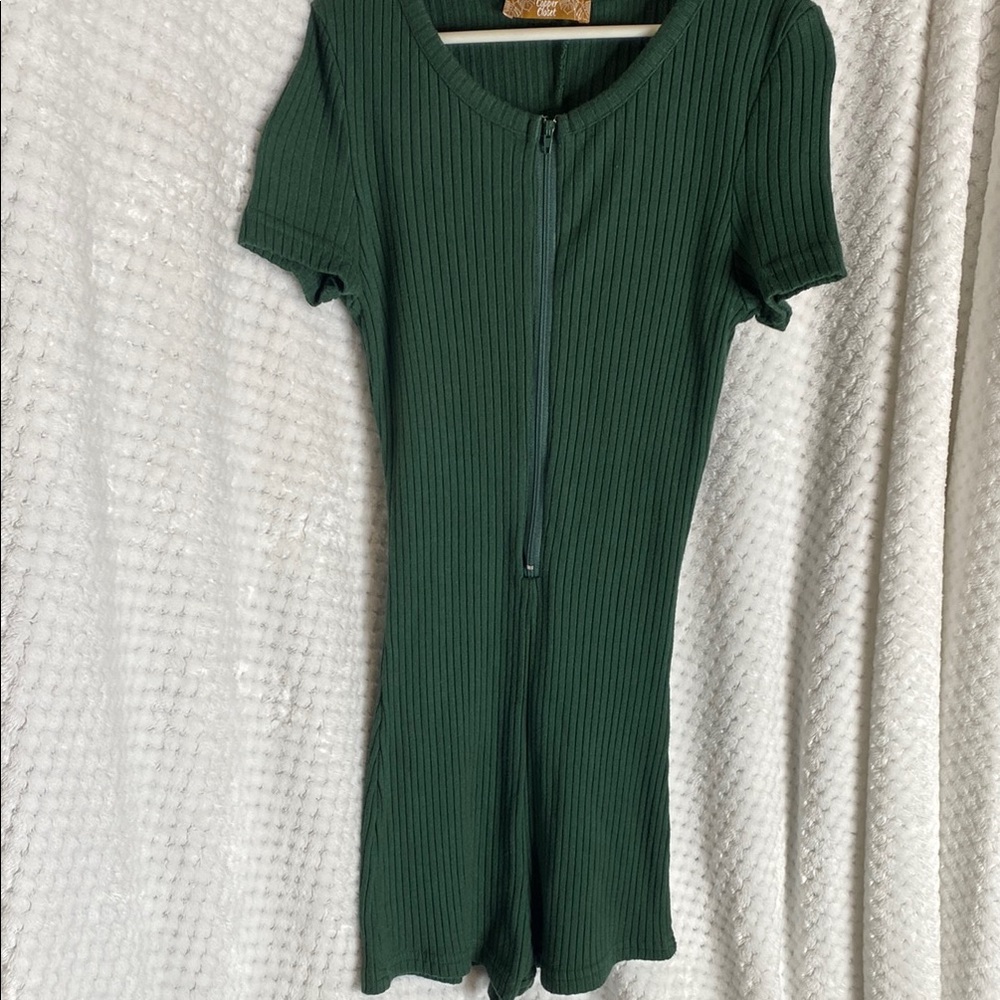The Copper Closet Green Ribbed Short Sleeve Romper
